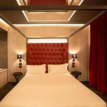 Charlie Motel 4*