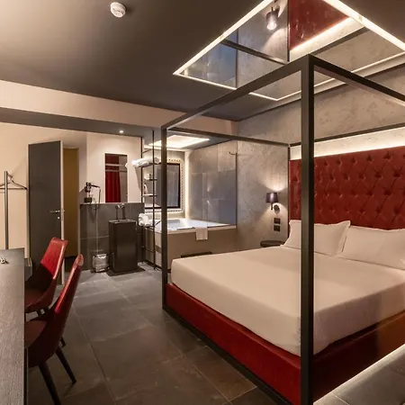 Charlie Motel 4*