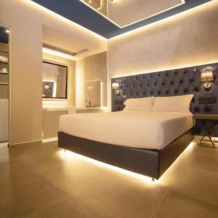 Charlie Motel 4*