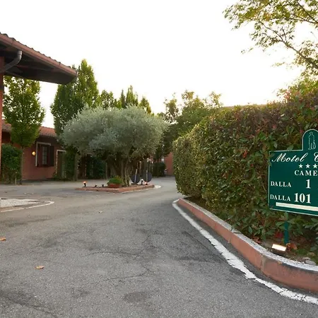 Charlie Charme & Comfort Motel 4*